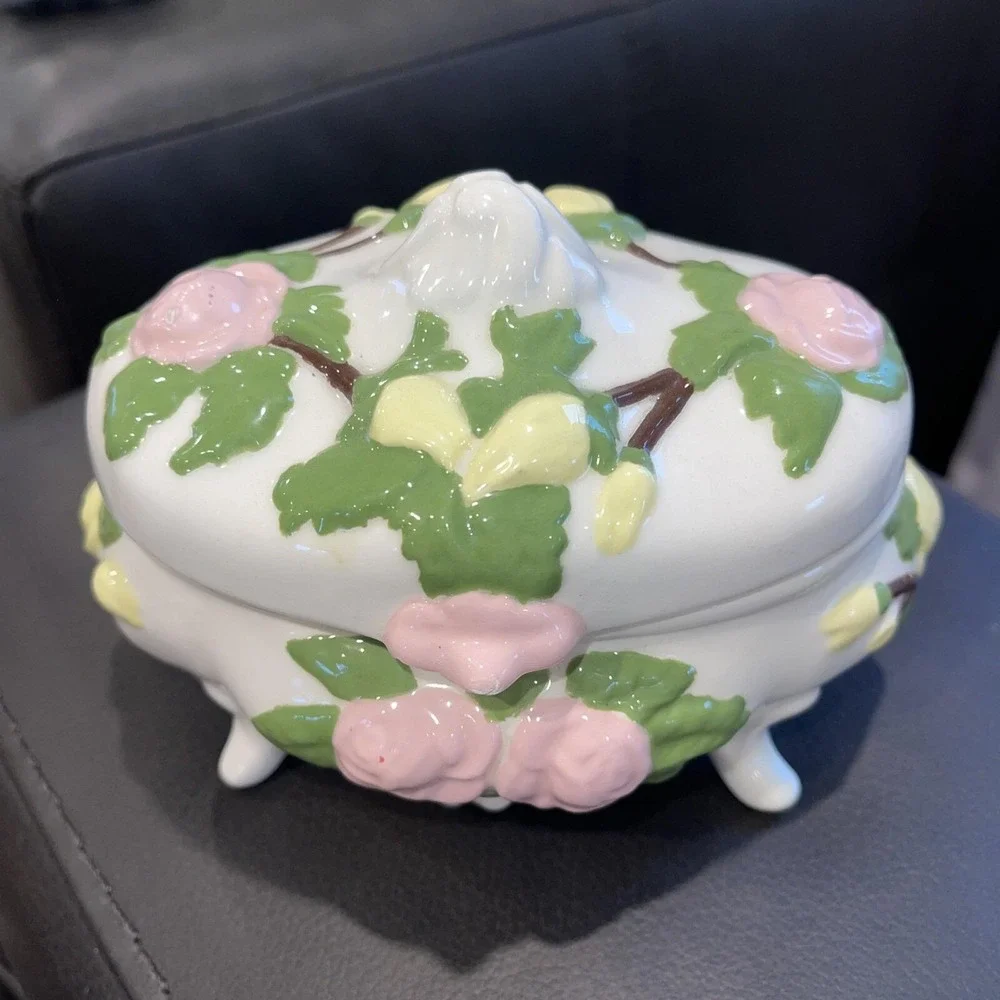 Vintage Trinket Box with Pink Roses Chip As‎ Shown